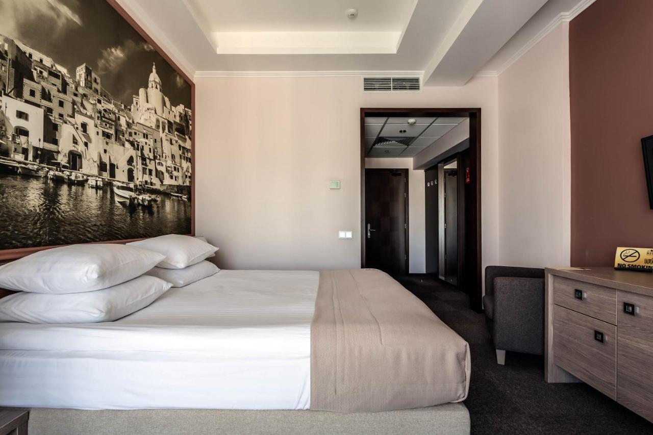 Rius Hotel Liov Exterior foto