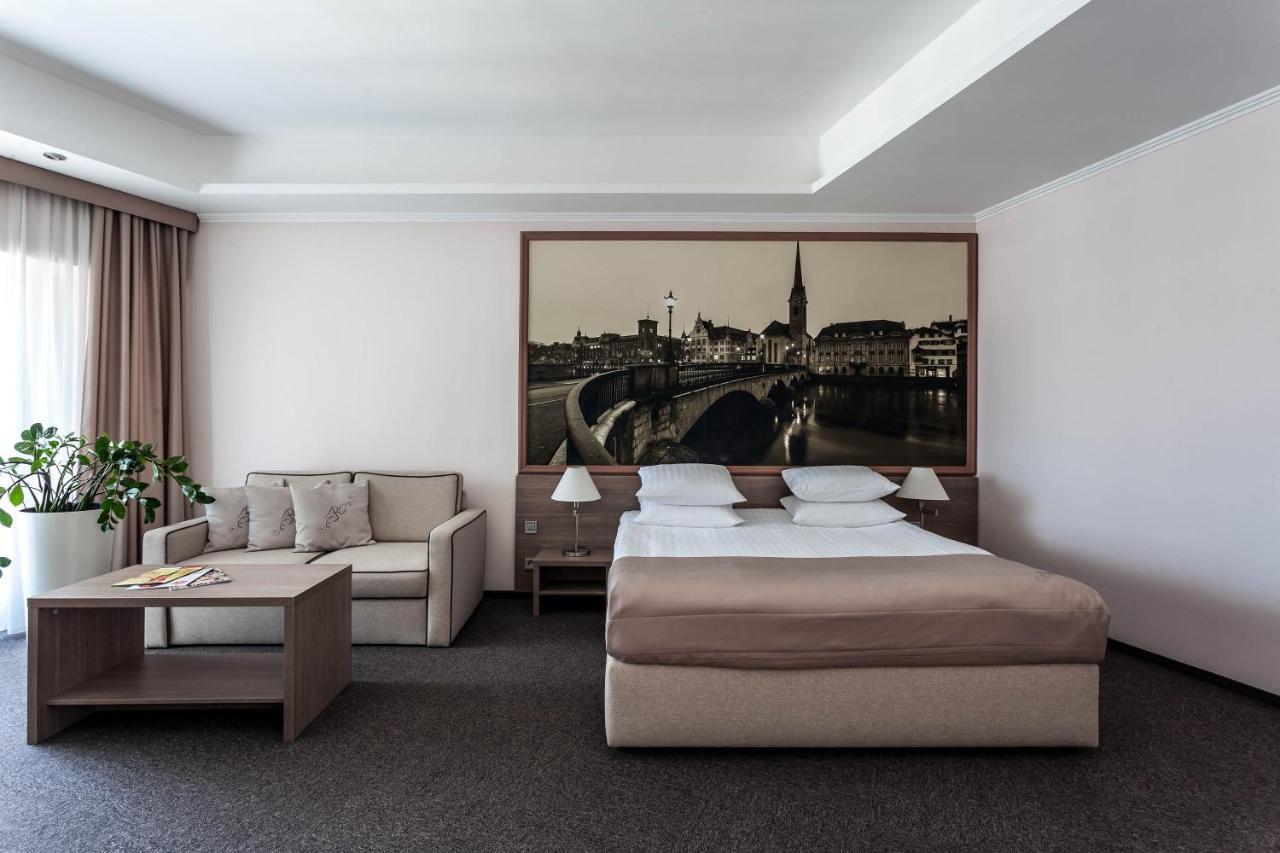 Rius Hotel Liov Exterior foto