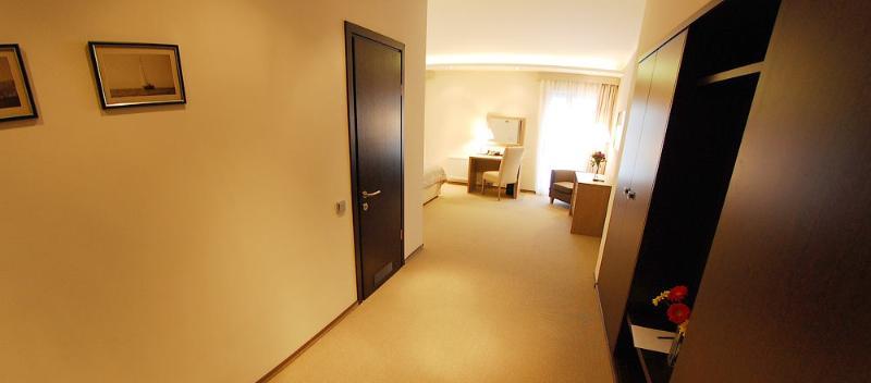 Rius Hotel Liov Exterior foto