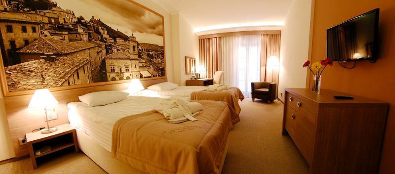 Rius Hotel Liov Exterior foto