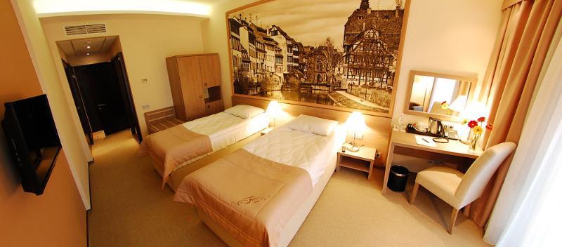 Rius Hotel Liov Exterior foto